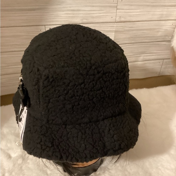 Lululemon NWT Women’s Textured Fleece Buckle Hat Size M/L - Picture 2 of 5